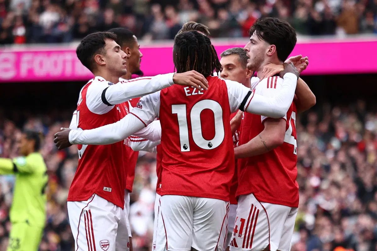 Arsenal go top of Premier League as Man Utd ease pressure on Amorim