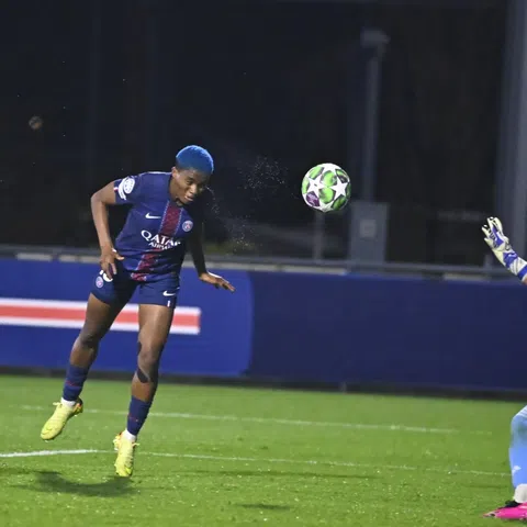 Ajibade scores her first PSG goal vs Real Madrid.