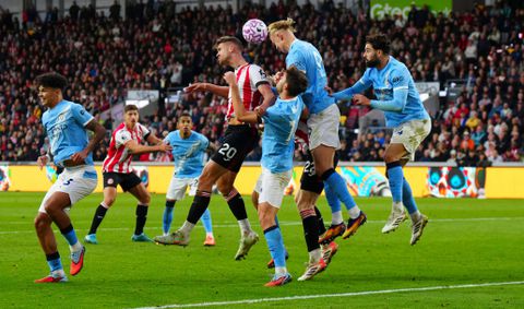 Haaland defending a long throwing against Brentford || Imago