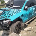 Peller crashes car during livestream, sparks public concern